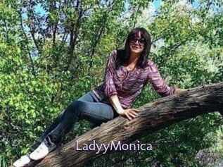 LadyyMonica